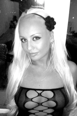 Glamorous Blonde Flashes and Blows — photo 20