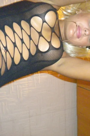 Glamorous Blonde Flashes and Blows — photo 34