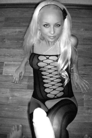 Glamorous Blonde Flashes and Blows — photo 44