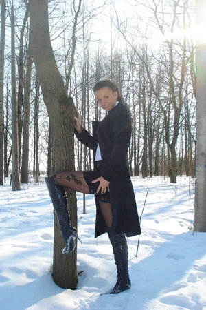 Tanned Babe Buys Herself a Dildo — photo 12