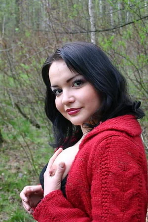 Round-Faced Brunette Shows Her Tits — photo 36