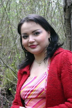 Round-Faced Brunette Shows Her Tits — photo 4