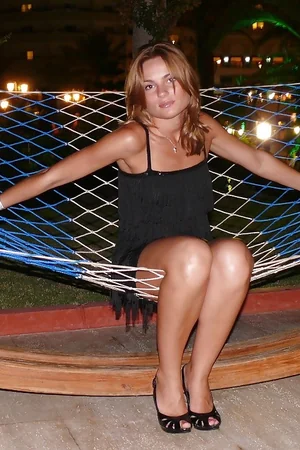 Housewife's Explicit Photos — photo 45