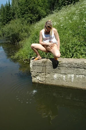 Peeing Russian Girls — photo 21