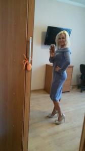 Блондинка Елена в платье и нижнем белье - фото #6