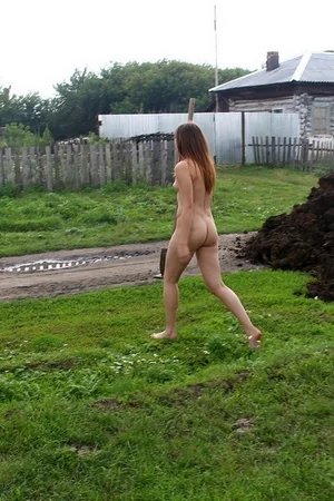 Girl Helps the Tractor Drivers — photo 16