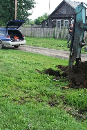 Girl Helps the Tractor Drivers — photo 4