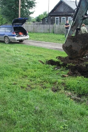 Girl Helps the Tractor Drivers — photo 5