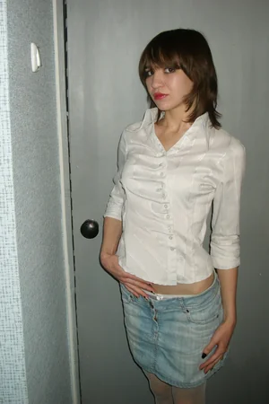 Flat-Chested Girl Takes it Anal — photo 1