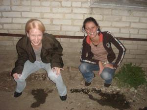 Пьяные русские студентки дурачатся - фото #2