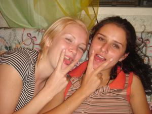 Пьяные русские студентки дурачатся - фото #8