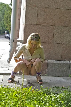 Blonde Pees Outdoors — photo 13