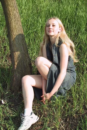 Young Model Irena in the Field — photo 19
