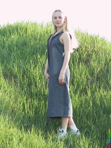 Молодая модель Ирена в поле - фото #33