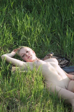 Young Model Irena in the Field — photo 38