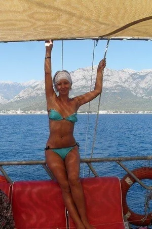 Sporty MILF Fucks Ass — photo 22