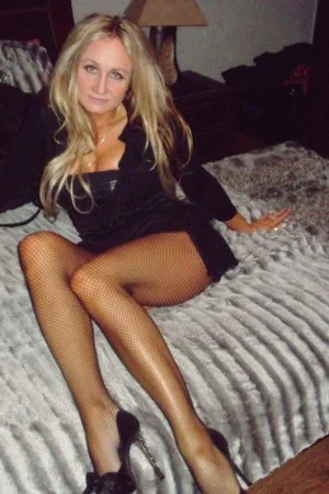 Russian MILF With Beautiful Legs — photo 6