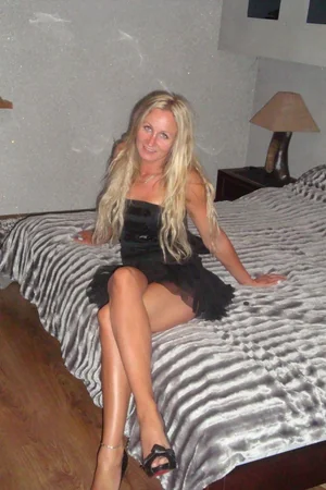 Russian MILF With Beautiful Legs