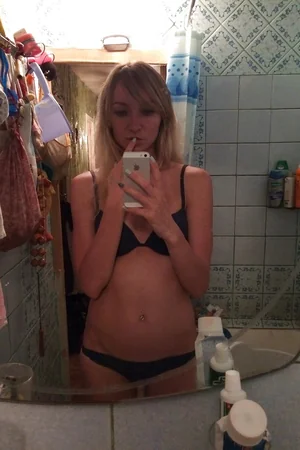 Divorced Woman's Intimate Pics — photo 10