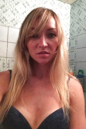Divorced Woman's Intimate Pics — photo 13