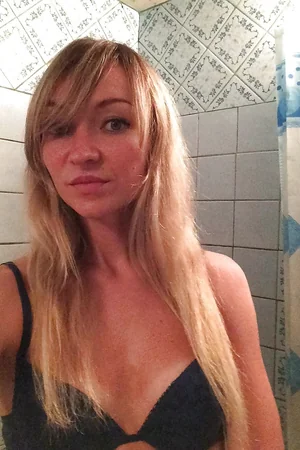 Divorced Woman's Intimate Pics — photo 30