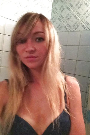 Divorced Woman's Intimate Pics — photo 33