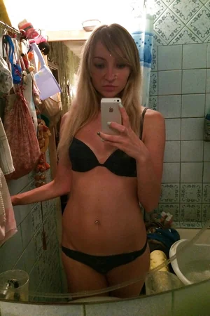 Divorced Woman's Intimate Pics — photo 38
