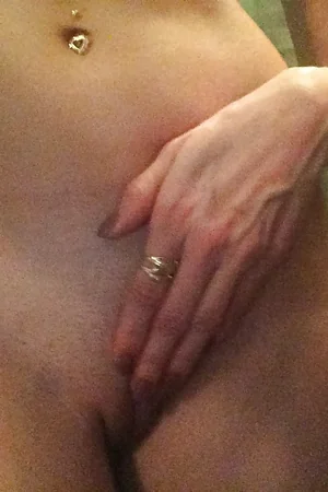 Divorced Woman's Intimate Pics — photo 39