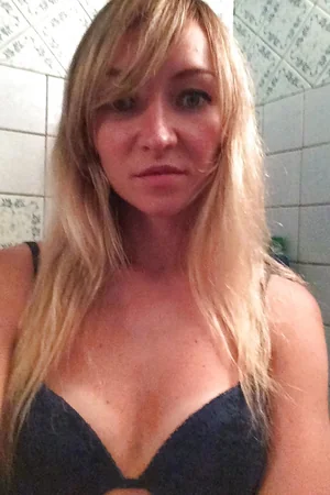 Divorced Woman's Intimate Pics — photo 7