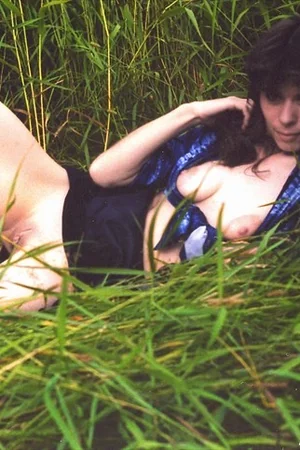 Skinny Milf in the Grass — photo 10
