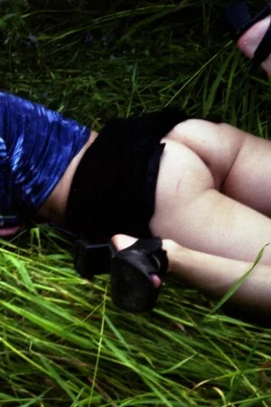 Skinny Milf in the Grass — photo 16