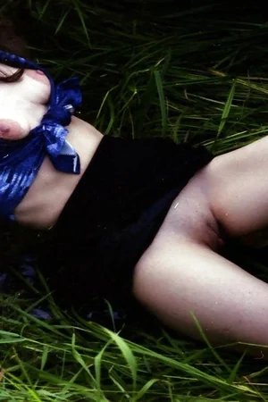 Skinny Milf in the Grass — photo 7