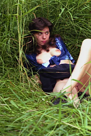 Skinny Milf in the Grass — photo 9