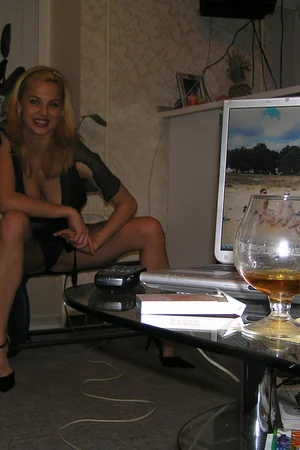 Beautiful Girl Not Quite Naked — photo 20