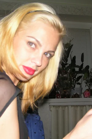 Beautiful Girl Not Quite Naked — photo 24