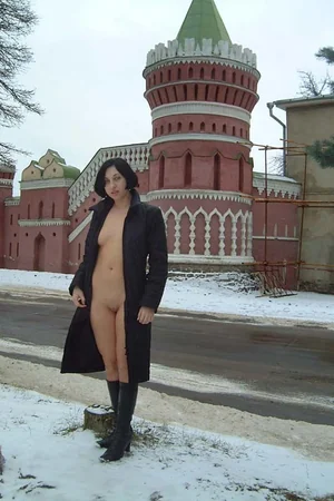 Naked Winter Street Walk — photo 8