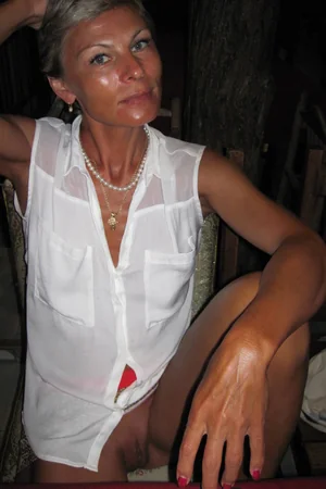 Uninhibited Skinny Woman — photo 13