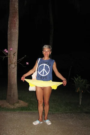 Uninhibited Skinny Woman — photo 16