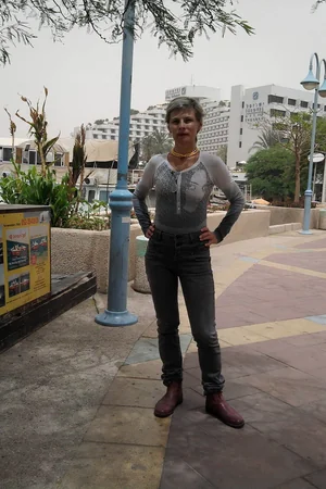 Uninhibited Skinny Woman — photo 27