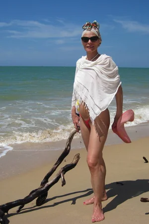 Uninhibited Skinny Woman — photo 33