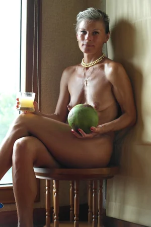 Uninhibited Skinny Woman — photo 36