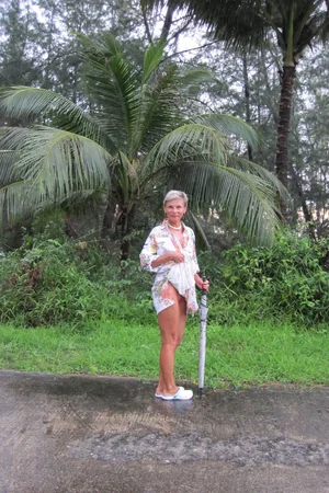 Uninhibited Skinny Woman — photo 48
