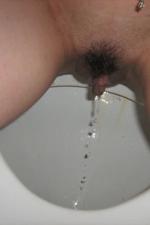 Tipsy Natasha Pees on Toilet — photo 6