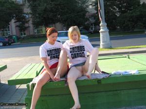 Русские девушки не скрывают своих чувств на публике - фото #21