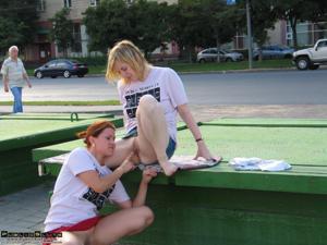 Русские девушки не скрывают своих чувств на публике - фото #28