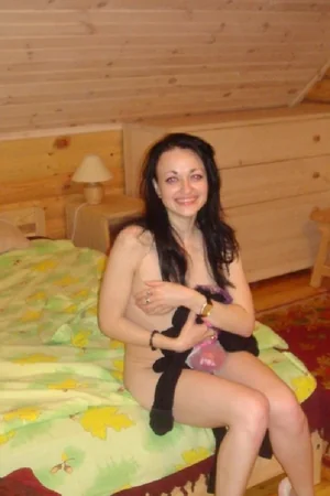 Beauty Relaxes With Friend in Banya — photo 28