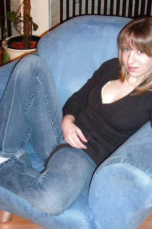 At Home She Is Very Revealing — photo 28