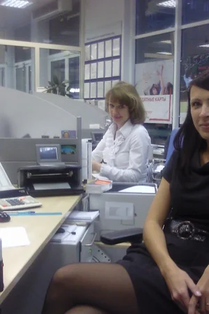 Girl Manager At Work and Home — photo 1