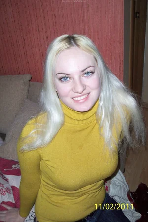 Blonde Loves to Drink and Fuck — photo 1
