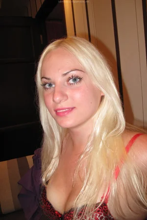 Blonde Loves to Drink and Fuck — photo 13